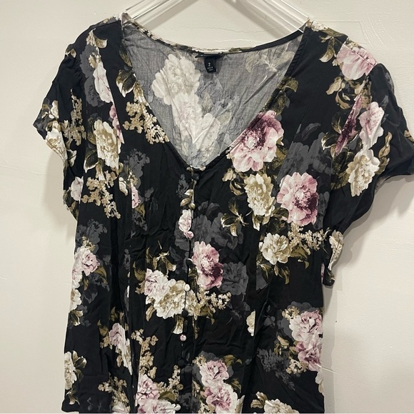 Torrid Stretch Challis Lace-Up Back Top Size 2 Button Front - Picture 8 of 10